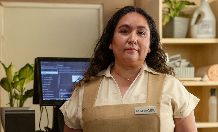 Imagen de mujer mirando hacia el frente